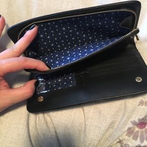 Tory Burch Bags - Tory Burch wallet Tory Burch Bags - Tory Burch wallet